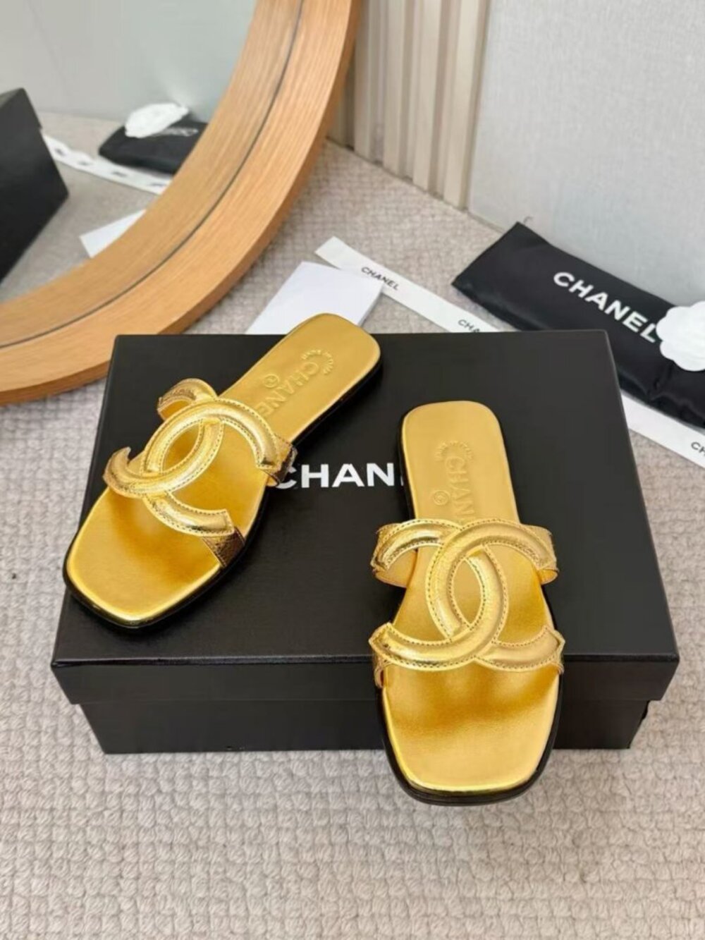 CHANEL Gold Metallic Leather Interlocking CC Flat Slide Sandals